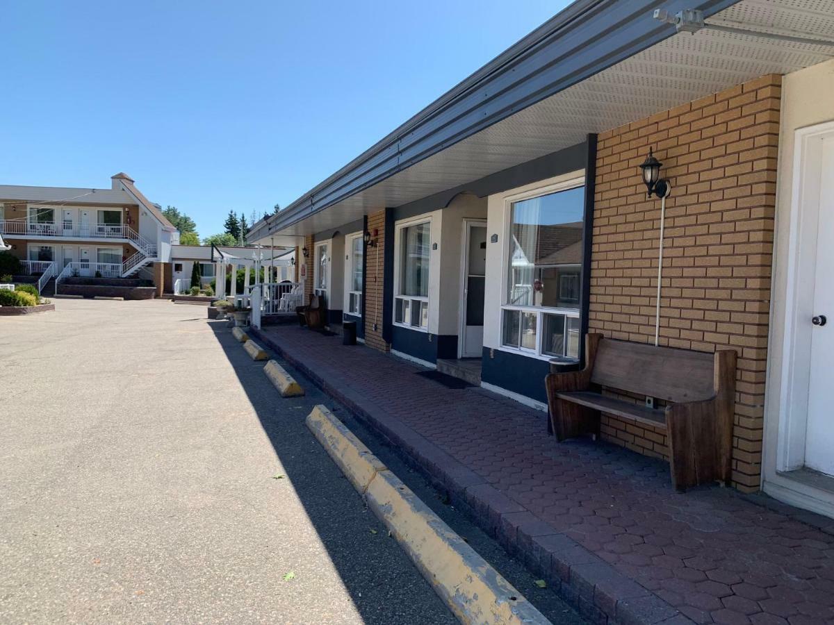 Sword Inn Bancroft Exterior photo